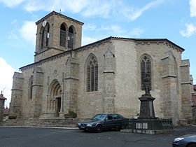 Église Saint-Barthélémy au cœur de Saint-Amant-Roche-Savine.