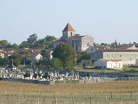 Le bourg de Saint-Georges-des-Coteaux