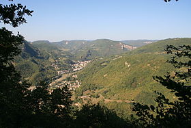 La vallée du Brevon (en face), où est construit l'Abbaye.