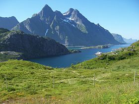 Paysage du Steinfjord, sur la côte ouest de Vestvågøya.