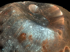 Le cratère Stickney (grand) selon Mars Reconnaissance Orbiter.