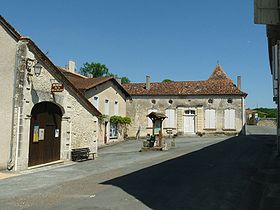 La place du village et le musée