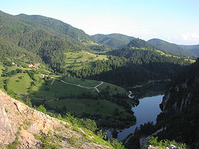 Le lac de Perućac, près de Predov krst