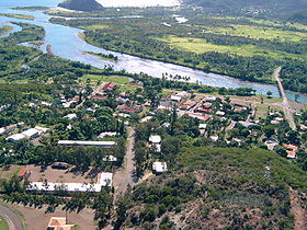 Vue aérienne du village de Thio