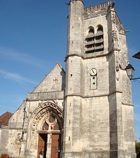 Eglise Saint-Julien, au centre du village de Thury.