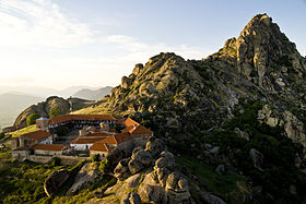 Le monastère et le mont Zlatovrv