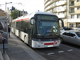 Irisbus Cristalis ETB 18 en livrée classique sur la ligne 1 avant la fusion, place Grandclément à Villeurbanne.