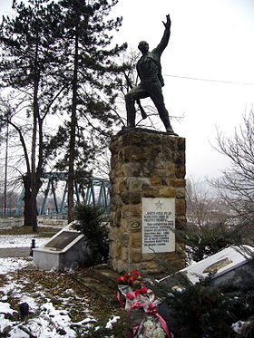 Le Monument des trois guerres à Trstenik