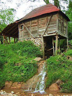 Un vieux moulin sur la rivière Domana à Krćina