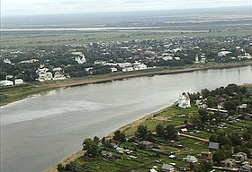 Photo aérienne de Veliki Oustioug et de la rivière Soukhona (2001)