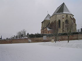 L'église fortifiée sous la neige