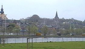 Vue de Visé depuis la rive gauche de la Meuse.