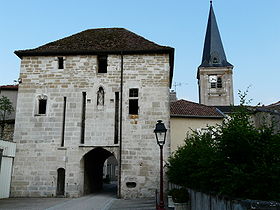 La tour de la Poterne et le clocher de l'église