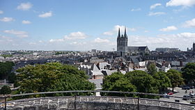 Vue sur le centre-ville avec la cathédrale Saint-Maurice depuis le château