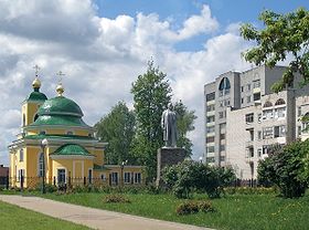 Église de Vyksa et statue de Lénine.