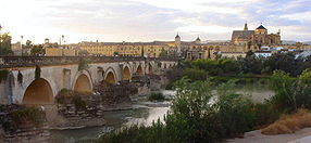 Vue générale de Cordoue : le Guadalquivir,le Pont romain et l'ancienne Grande mosquée