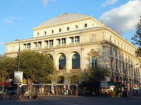 La façade du théâtre, place du Châtelet
