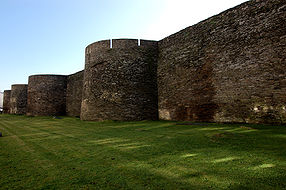 Lugo : la muraille romaine.
