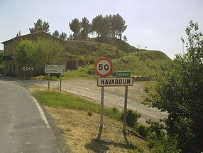 Navardún 1 entrée dans le village.