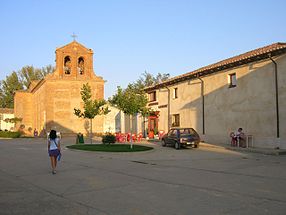 San Nicolás del Real Caminol'église et le refuge des pèlerins.