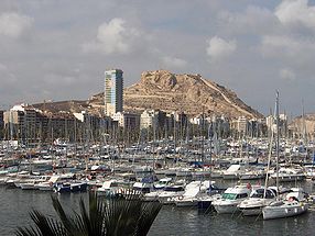 Le port et le château de Santa Bárbara
