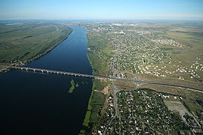 Pont Antonovskiï sur le Dniepr (ouvert en 1985), Kherson à l'arrière plan