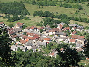 Village d'Ambléon, vu de la route menant au lac d'Ambléon