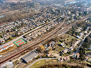 Butry-sur-Oise Gare de Valmondois Vue aerienne 01.jpg