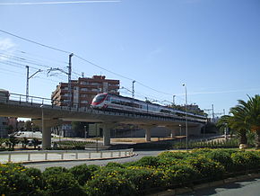  Une rame sur le nouveau pont de Cornella de Llobregat.