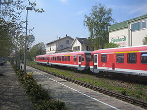 La gare de Deidesheim avec deux autorails de la série 628/928.