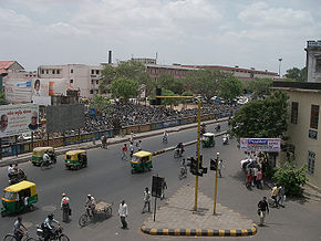 Devant la gare de train d'Ahmedabad