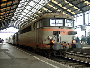  La BB 9634 en gare de Perpignan. On distingue sur la face avant, les cablots destinés à la conduite en réversibilité.