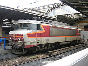 La BB 15014 en livrée TEE Arzens gare de l'Est en 2005.