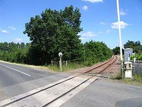 La voie et passage à niveau à Sablé-sur-Sarthe.