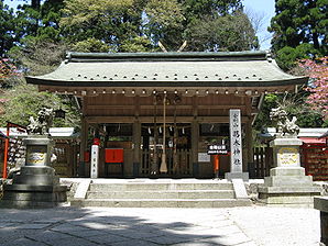 Katsuragi-jinja (Gose, Nara) haiden1.jpg