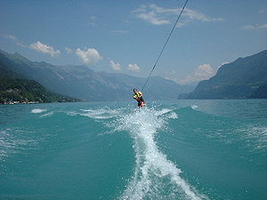 Ski nautique sur le lac de Brienz