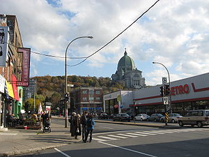 Aperçu du chemin de la Côte-des-Neiges et vue sur l'Oratoire Saint-Joseph Localisation de Côte-des-Neiges–Notre-Dame-de-Grâce dans Montréal