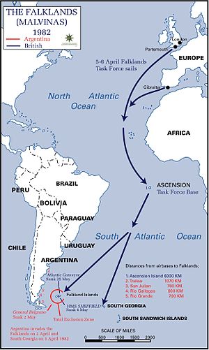 Une carte des mouvements des flottes britanniques et argentines