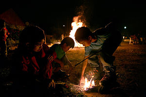 Kids playing with fire in Lag Ba'omer.jpg