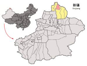 Localisation de la ville d'Altay dans sa juridiction (en rose) et la préfecture d'Altay (en jaune)