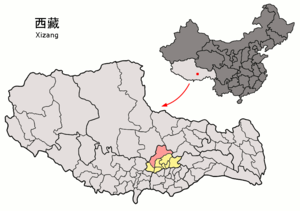 Localisation du xian de Damxung (en rose) dans la préfecture de Lhassa (en jaune)