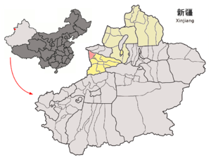 Localisation du xian de Huocheng (en rose) dans la préfecture d'Ili (en jaune et écru)[1]