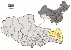 Localisation du xian de Zhag'yab (en rose) dans la préfecture de Qamdo (en jaune)
