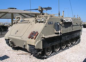 M113A1 armé d'une mitrailleuse lourde