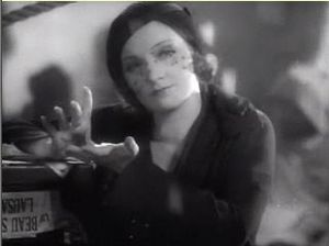 Marlene Dietrich dans Cœurs brûlés (1930)