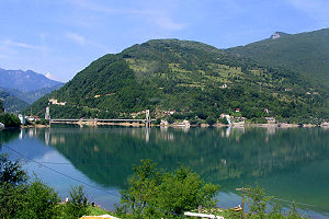 Ostrožac, Jablanicko jezero i most 20070603 113.jpg