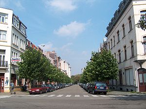La rue des Chardons vue depuis l'avenue Rogier