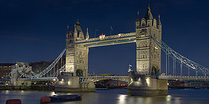 Le Tower Bridge vu de nuit