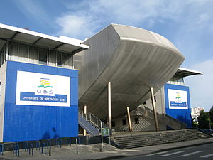UBS Lorient - bâtiment des sciences - entrée de coté.JPG