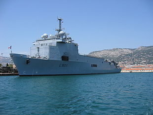 Le TCD Foudre à quai à l'arsenal de Toulon.